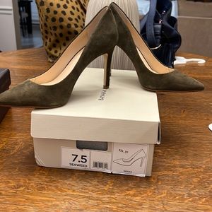 Banana Republic size7.5 Green Suede Pumps